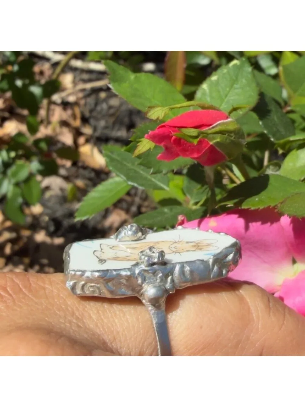 Hand Crafted Peter Rabbit Wedgewood Broken China Ring W/ Silver Spoon Bowl Band - Picture 6 of 15